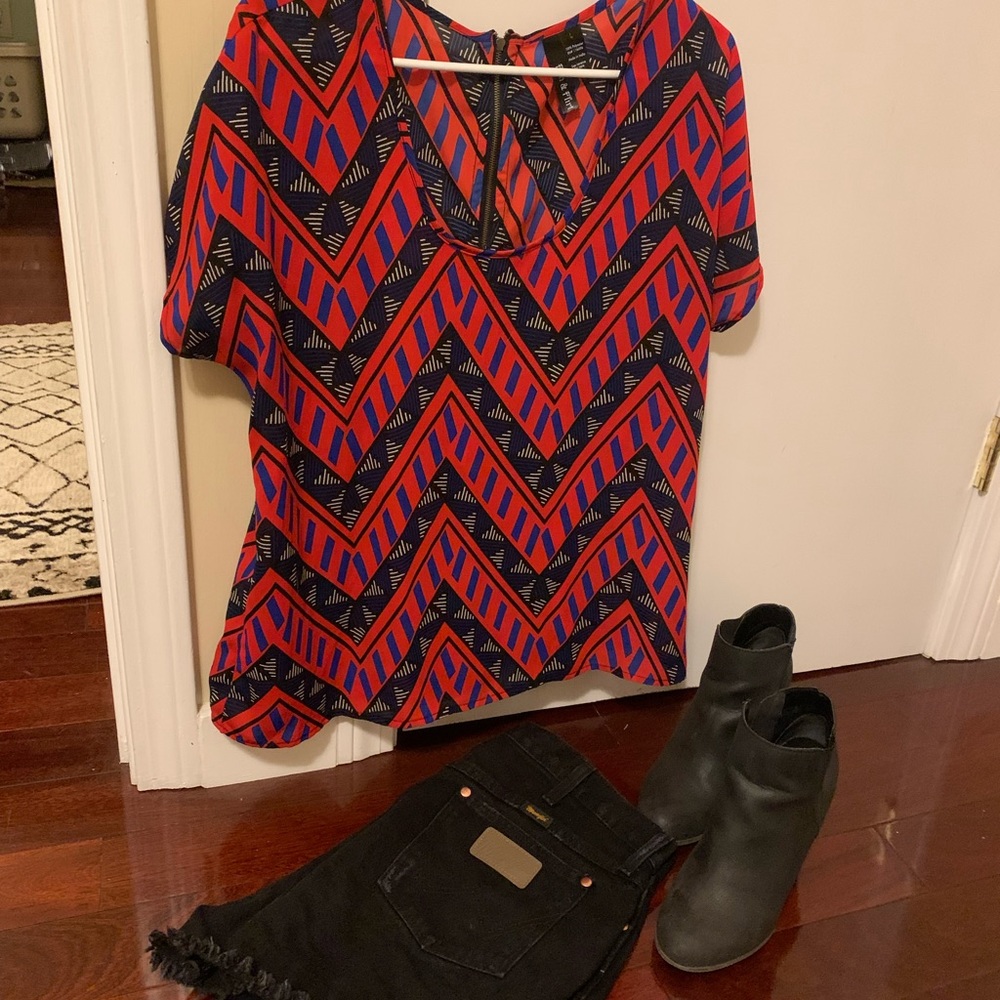 Patterned Top - Picture 4 of 7